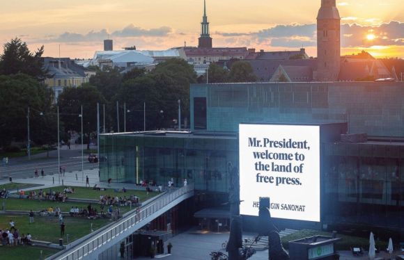trump-billboard-helsinki-5-ht-jt-180715_hpEmbed_17x11_992.jpg